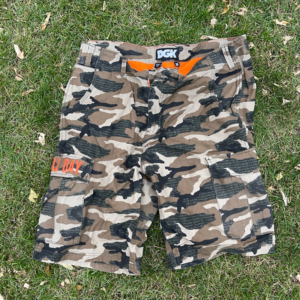 DGK camo cargo shorts size 36